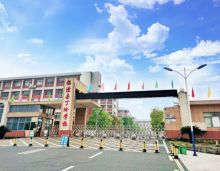 三一翡翠湾位于临澧城央，周边教育资源丰富。户型多样，滨江美宅热销。规划合理，人车分流。助力孩子未来，是理想的居住之选。