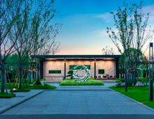 城投尚德郡由国企打造，位于特定区域。规划完善，低密舒适，建筑让位自然，有美景和立体园林，是城市菁英理想之选。