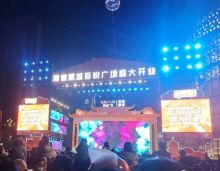 常德吾悦广场地处鼎城区交汇处，是重点引资项目。2023 年开业，人潮涌动。有双首层和跨楼层停车场，还引入众多知名品牌，为城市商业带来新升级。