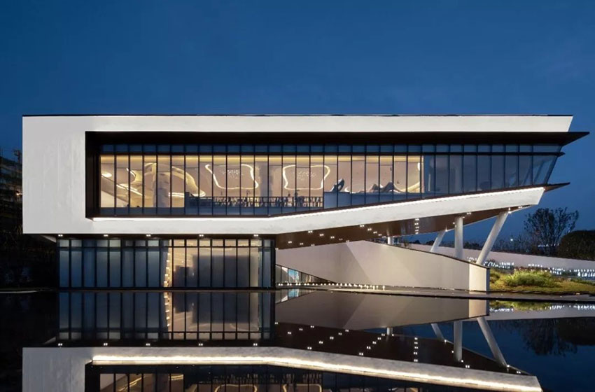 衡阳美的白鹭湾位于珠晖区东三环高铁学院斜对面(直线距离约500米),近期房价4500元/平米,后续将不定期为您带来衡阳美的白鹭湾房价走势等动态,包括开盘日期、团购优惠、户型图等信息。