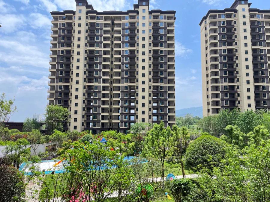 衡山县万象开云府位于衡山县衡山大道景贤对面,近期房价5200元/平米,后续将不定期为您带来衡山县万象开云府房价走势等动态,包括开盘日期、团购优惠、户型图等信息。