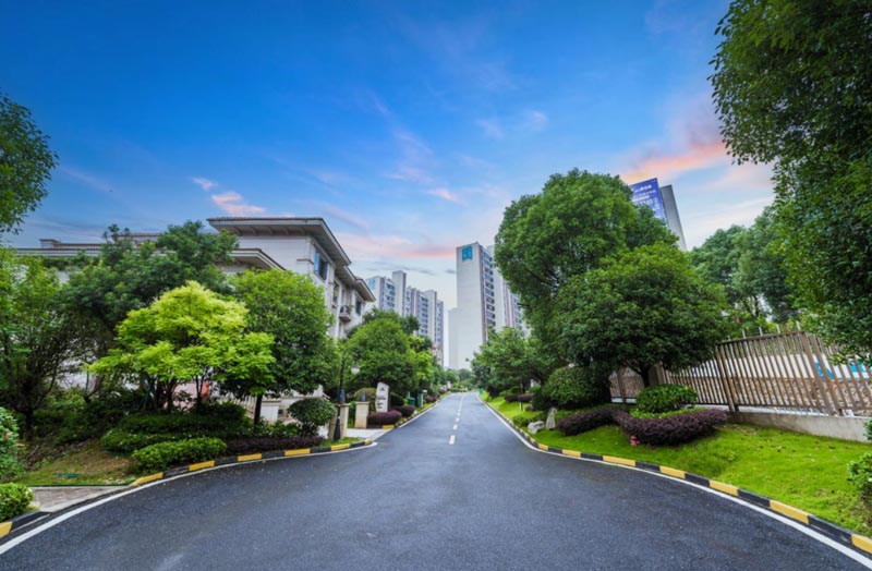 桂阳县碧桂园位于朝阳广场旁（桂阳县郴州大道与珍珠大道交汇处）,近期房价5200元/平米,后续将不定期为您带来桂阳县碧桂园房价走势等动态,包括开盘日期、团购优惠、户型图等信息。