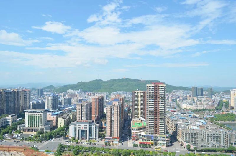 桂阳县耀华金都汇位于桂阳县龙潭东路与文化路交汇处丽景花园105号,近期房价5200元/平米,后续将不定期为您带来桂阳县耀华金都汇房价走势等动态,包括开盘日期、团购优惠、户型图等信息。