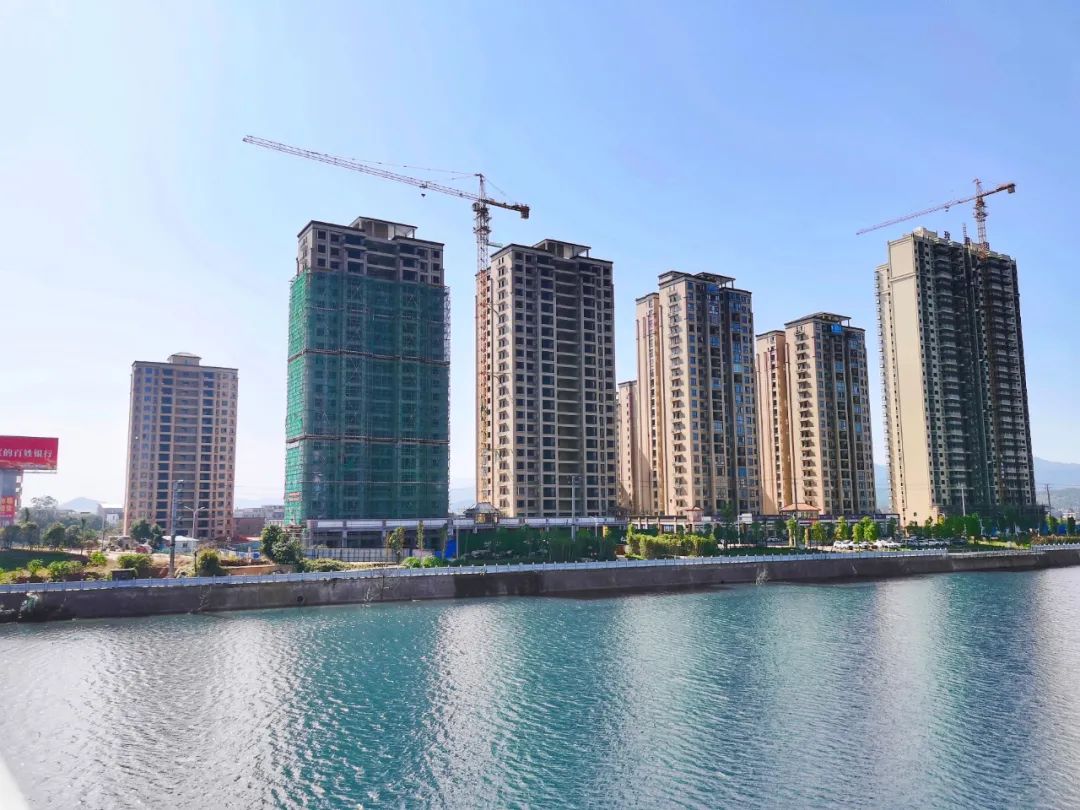 安仁县九龙一品位于安仁县安仁大道与滨江南路交汇处,近期房价待定元/平米,后续将不定期为您带来安仁县九龙一品房价走势等动态,包括开盘日期、团购优惠、户型图等信息。