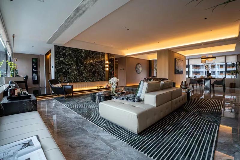 郴州建投北湖名著位于郴州市北湖区北湖公园东岸（原马家坪）,近期房价7000元/平米,后续将不定期为您带来郴州建投北湖名著房价走势等动态,包括开盘日期、团购优惠、户型图等信息。