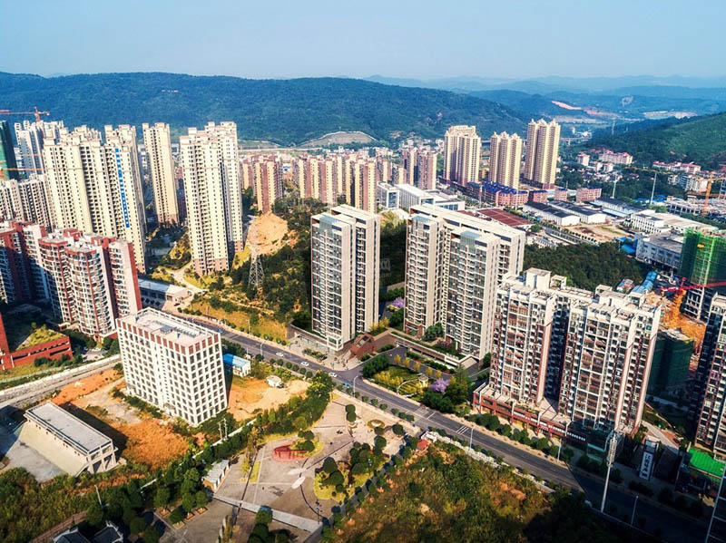 郴州联兴熹玥台位于郴州市高铁新区月形山公园正对面,近期房价4900元/平米,后续将不定期为您带来郴州联兴熹玥台房价走势等动态,包括开盘日期、团购优惠、户型图等信息。