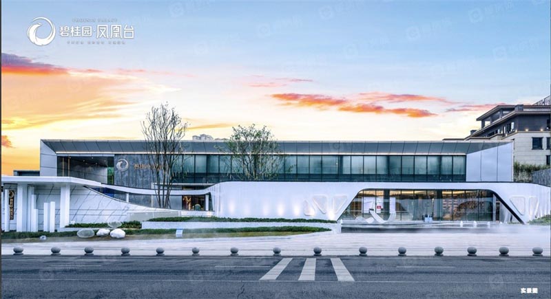 郴州碧桂园凤凰台位于郴州市北湖区寒溪路与惠泽路交汇处（距离财政局 500 米）,近期房价5800元/平米,后续将不定期为您带来郴州碧桂园凤凰台房价走势等动态,包括开盘日期、团购优惠、户型图等信息。