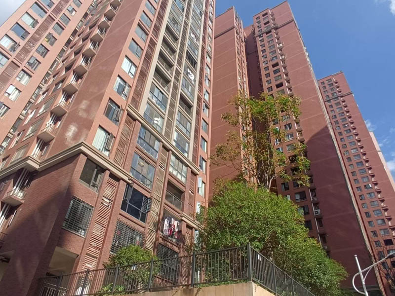 郴州泊富君庭位于郴州市北湖区南湖路133号,近期房价6500元/平米,后续将不定期为您带来郴州泊富君庭房价走势等动态,包括开盘日期、团购优惠、户型图等信息。