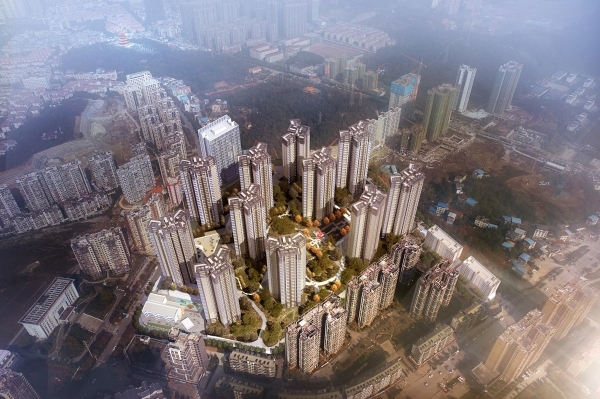 郴州五岭庆园位于郴州市冲口路与船洞路交汇处（五岭公园旁）,近期房价6400元/平米,后续将不定期为您带来郴州五岭庆园房价走势等动态,包括开盘日期、团购优惠、户型图等信息。