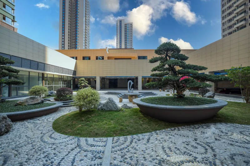 郴州五岭央著位于郴州市民权路五岭阁公园旁,近期房价6500元/平米,后续将不定期为您带来郴州五岭央著房价走势等动态,包括开盘日期、团购优惠、户型图等信息。